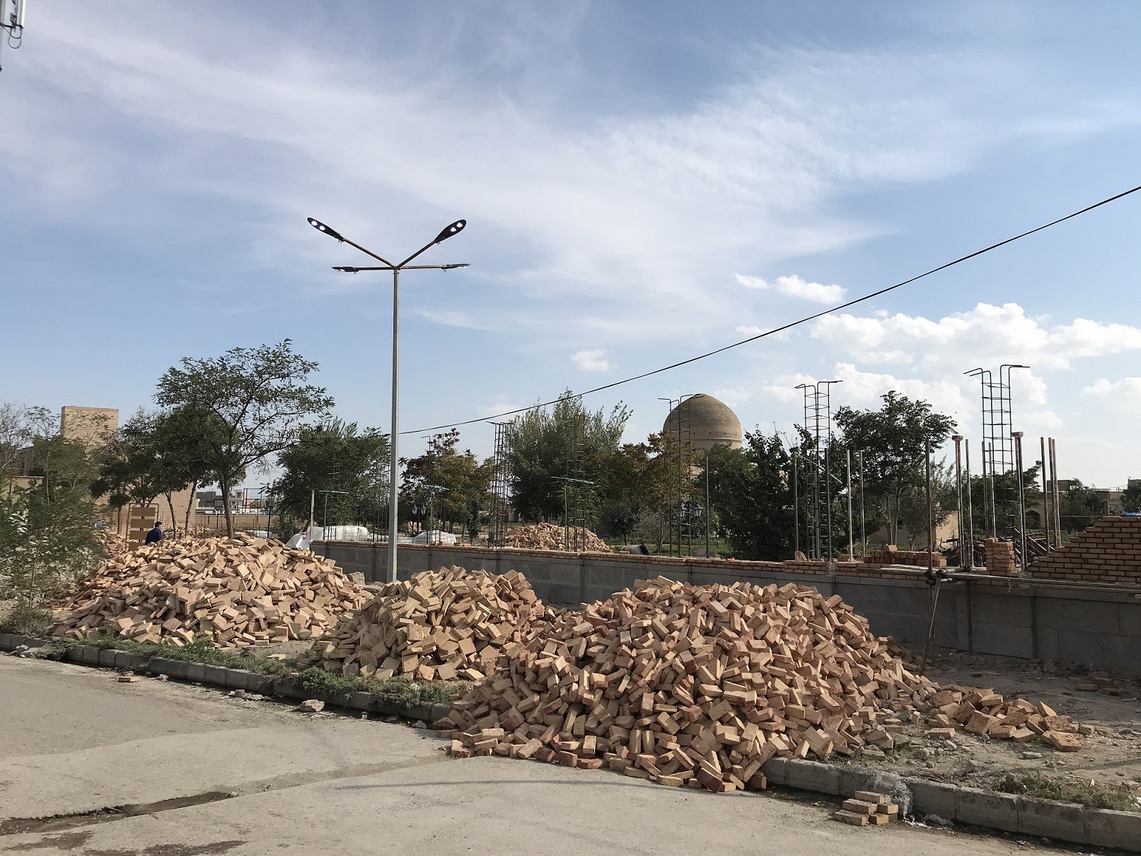 محوطه‌سازی و اجرای دیوار مجموعه شیخ کلخوران